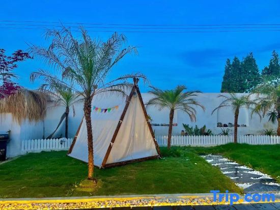 Шанхай: Qingyi Ruchu Camping Camping Pool Courtyard Holiday Beauty Su