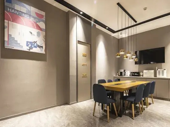 Chuxiong: Hanting Hotel (Chuxiong Government Affairs Center Xiongbao Road)