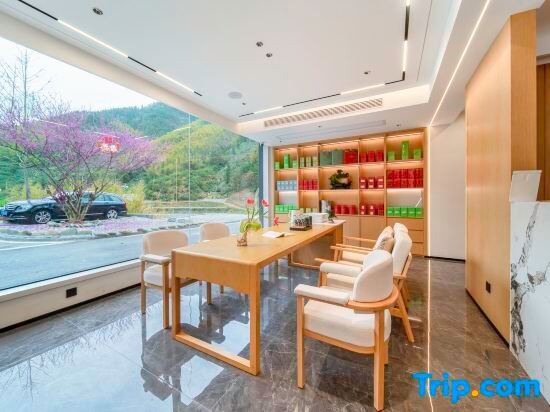 Хуаншань: Moyun·Huating History Hui-style 180° view designer light luxury art holiday home