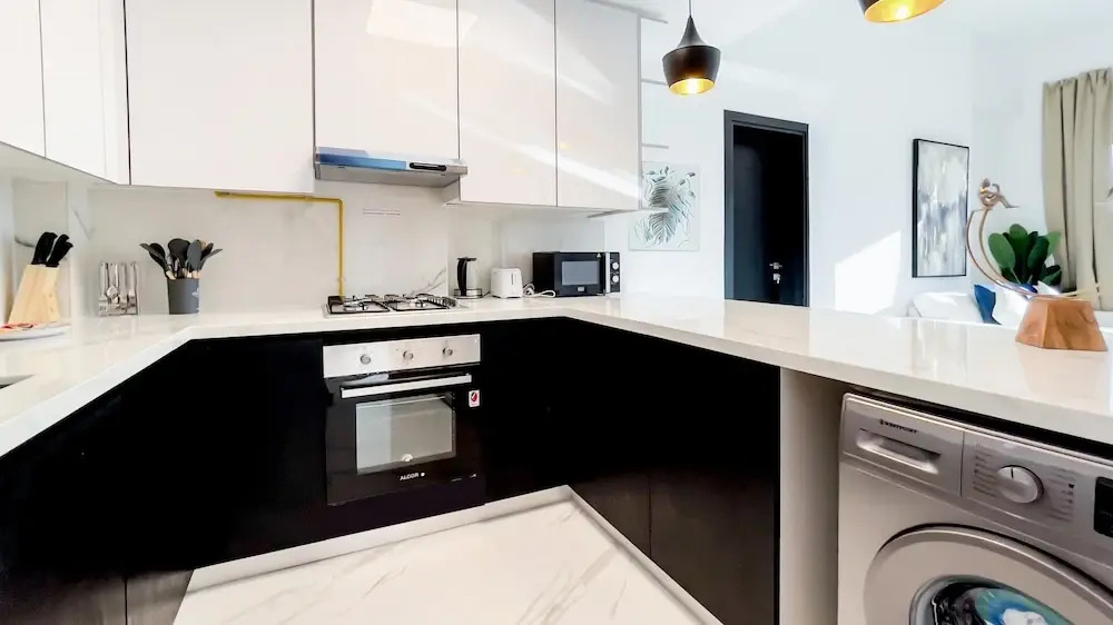 Дубай: Elite LUX Holiday Homes - Luxe Gardenia 2BR Haven in Arjan Dubai
