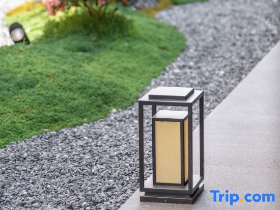 Шаоксинг: Hometown Famous Hotels in the Ancient City (Lu Xun’s Hometown Cangqiao Zhijie Store, Shaoxing)