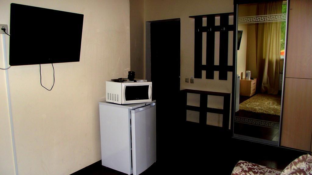 Новоабзаково: Hotel Ludmila