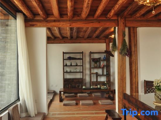 Дали: Dali Ancient Town Flower Court Moon House B&B