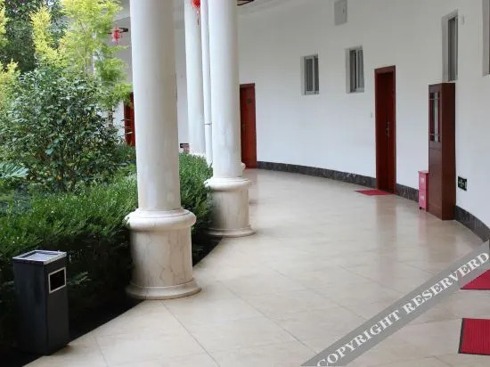 Лунъянь: Taiyuan Mountain Villa