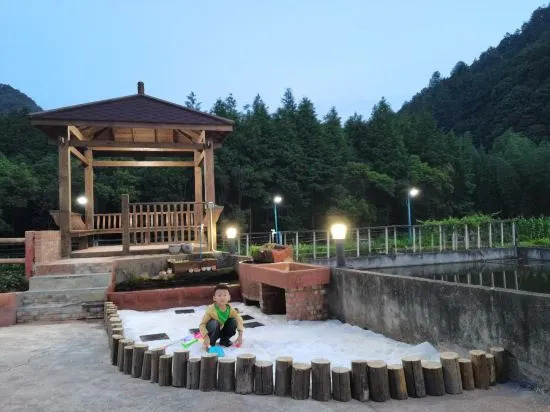 Чунцин: simianshan Chiming Shanzhuang