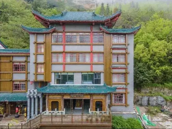 Шиянь: Tai Chi Courtyard