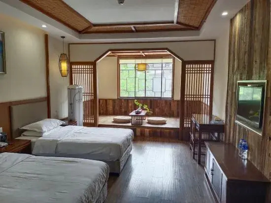 Шиянь: Tai Chi Courtyard