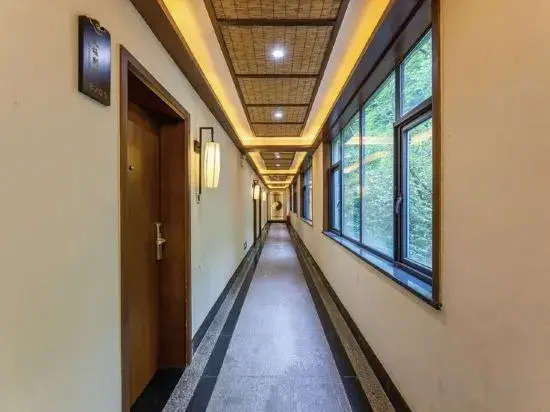 Шиянь: Tai Chi Courtyard
