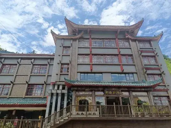Шиянь: Tai Chi Courtyard