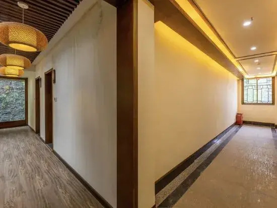 Шиянь: Tai Chi Courtyard
