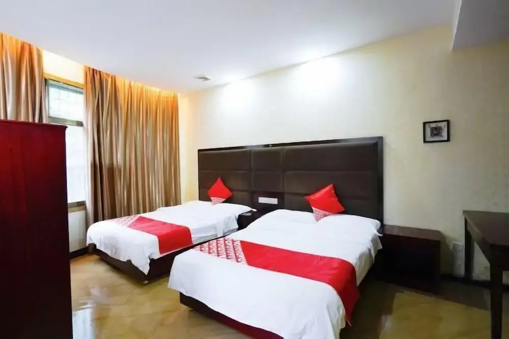 Чэньчжоу: Yi Zhang Xianglong Hotel