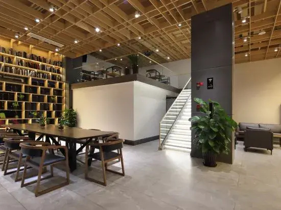 Тайчжоу: Taizhou Zhonghua Mould Theme Hotel