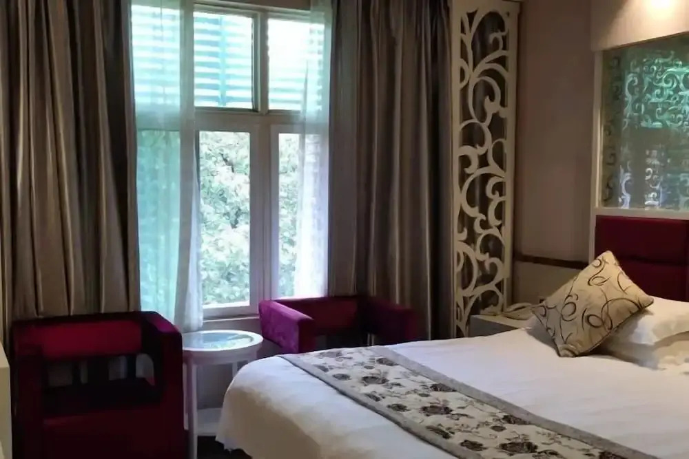 Лишуй: Yunhe Brilliant Business Hotel