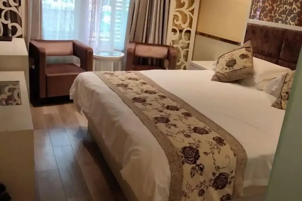 Лишуй: Yunhe Brilliant Business Hotel