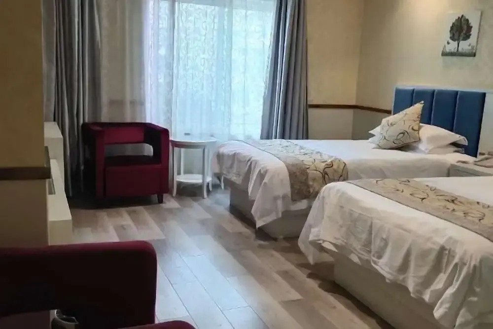 Лишуй: Yunhe Brilliant Business Hotel