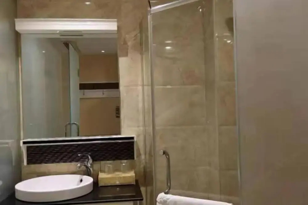Лишуй: Yunhe Brilliant Business Hotel