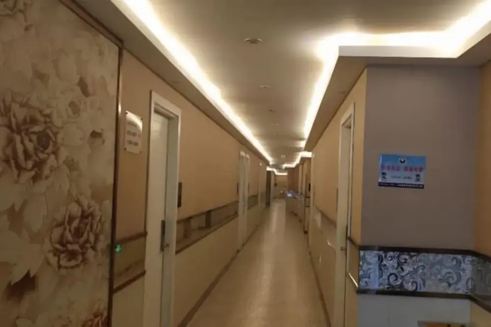 Лишуй: Yunhe Brilliant Business Hotel