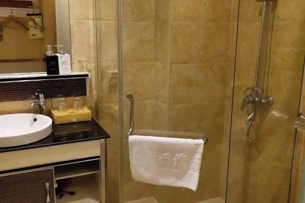 Лишуй: Yunhe Brilliant Business Hotel