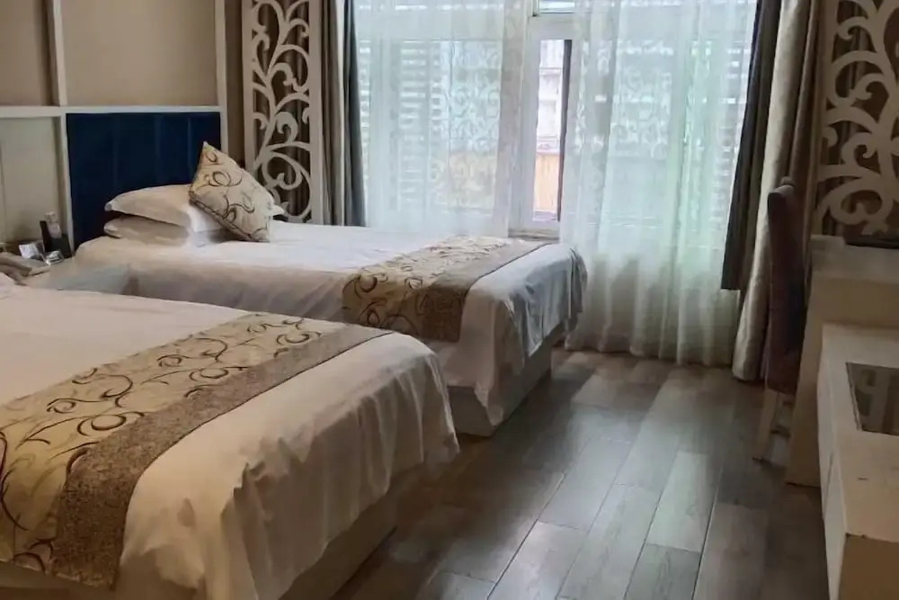 Лишуй: Yunhe Brilliant Business Hotel