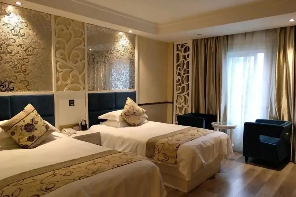Лишуй: Yunhe Brilliant Business Hotel
