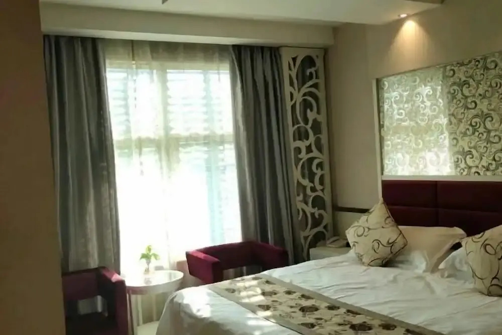 Лишуй: Yunhe Brilliant Business Hotel