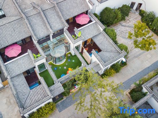 Уху: Lily's house