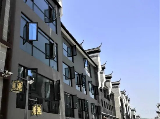 Хуанган: Yujian Hostel