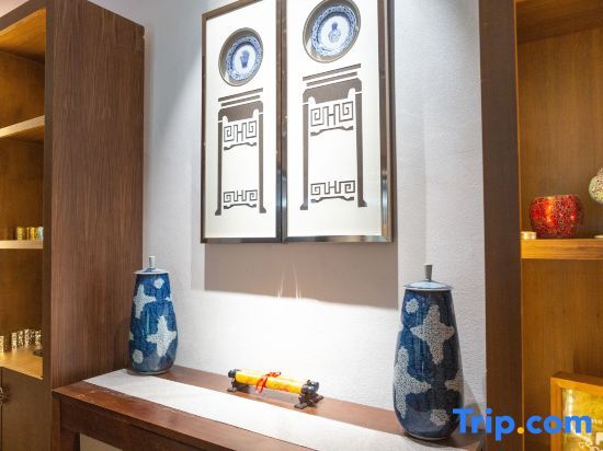 Синъи: Mingjing International Hotel
