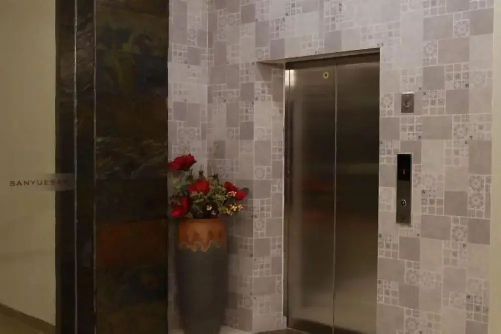 Цзиньюань: Sanyuesan Theme Hotel
