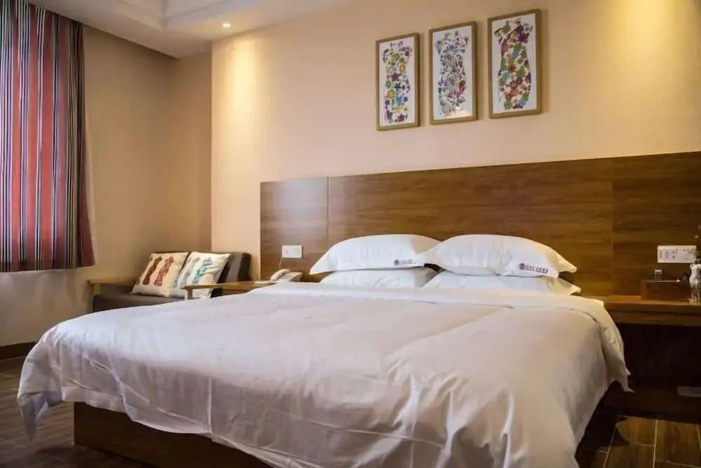 Цзиньюань: Sanyuesan Theme Hotel