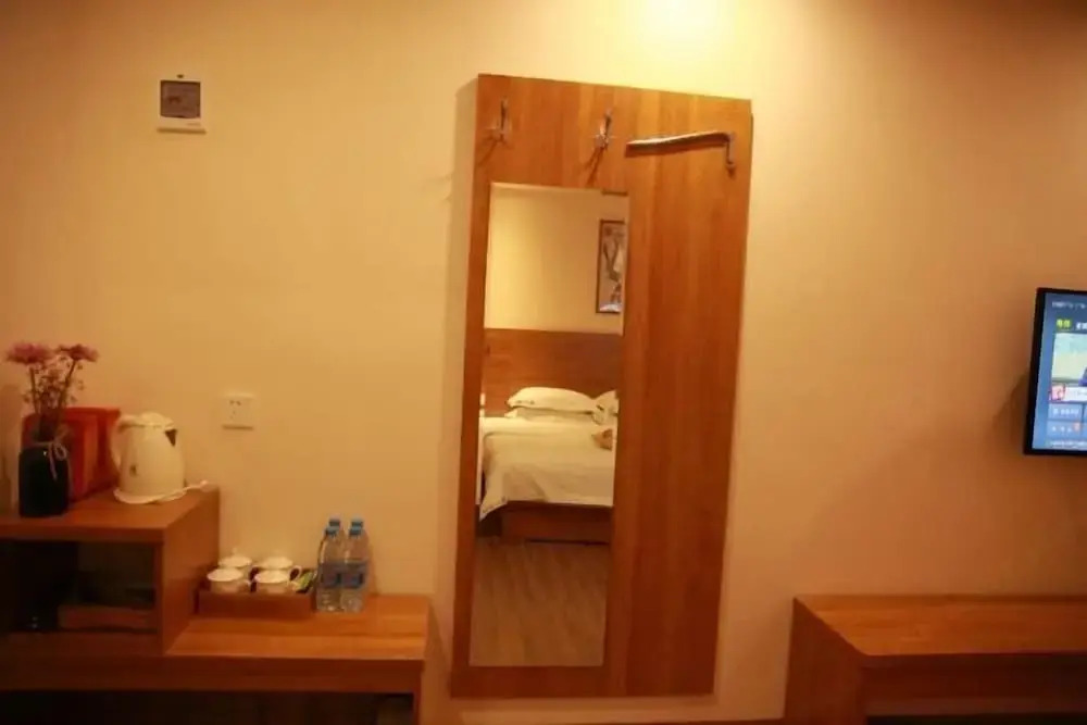 Цзиньюань: Sanyuesan Theme Hotel