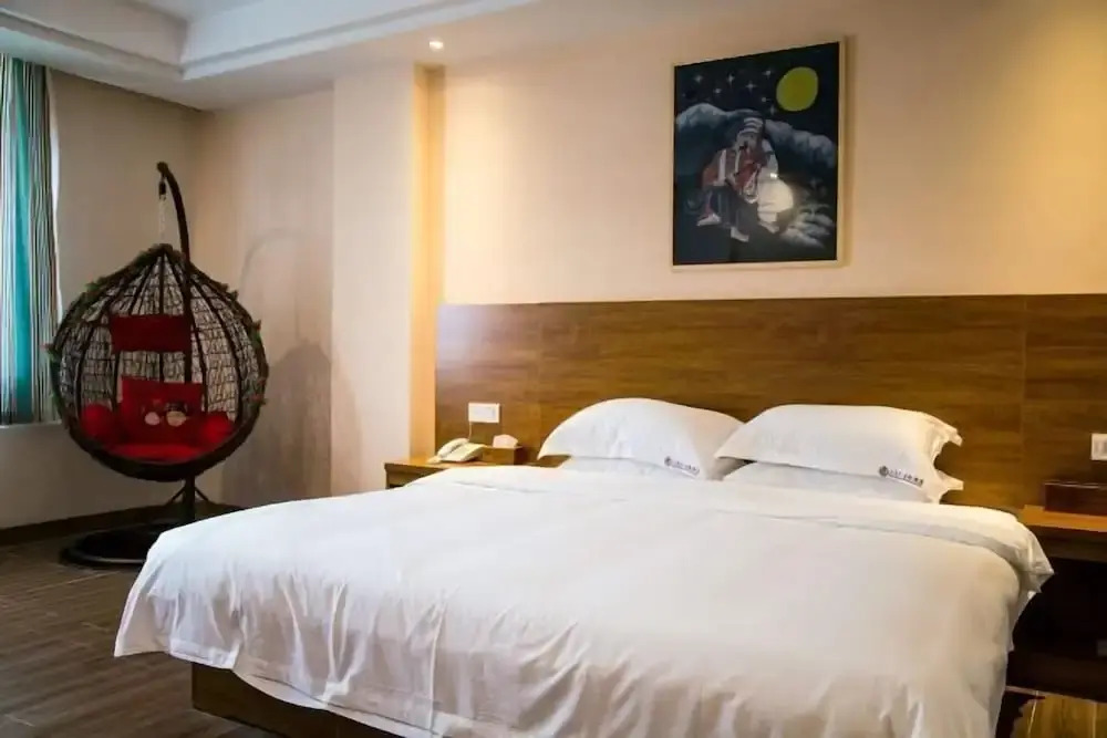 Цзиньюань: Sanyuesan Theme Hotel