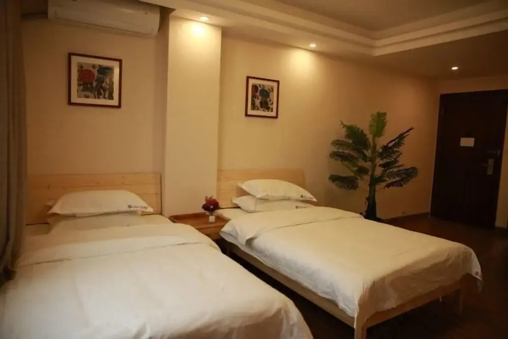 Цзиньюань: Sanyuesan Theme Hotel