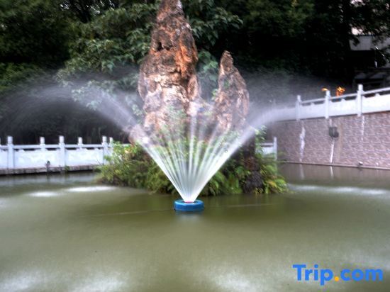 Ичан: Longshan Garden Hotel