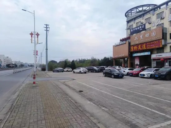 Уху: Jinyindao Business Hotel