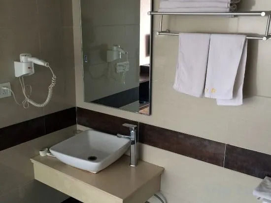 Уху: Jinyindao Business Hotel