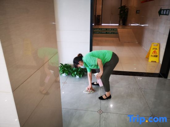 Уху: Holiday Inn Zhonghao