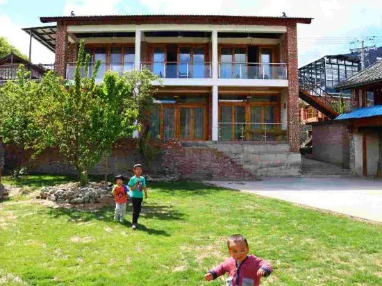 Шангри-Ла: Shangri-La Haba Summit Inn