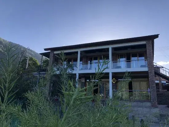 Шангри-Ла: Shangri-La Haba Summit Inn