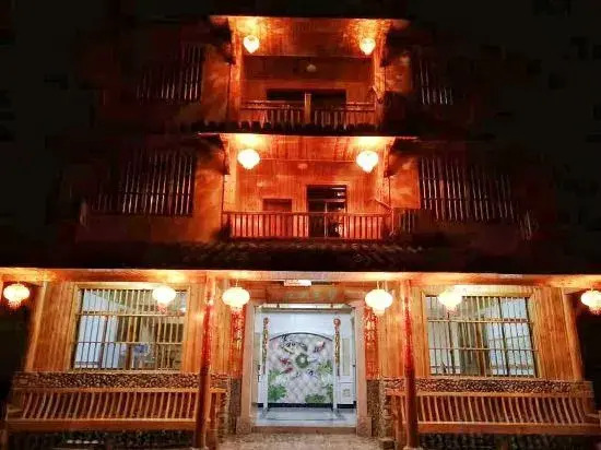 Лишуй: qing tian wang yuan yu zhuang