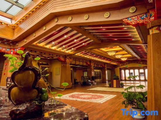 Шангри-Ла: Holy Lotus Tibetan courtyard Hotel
