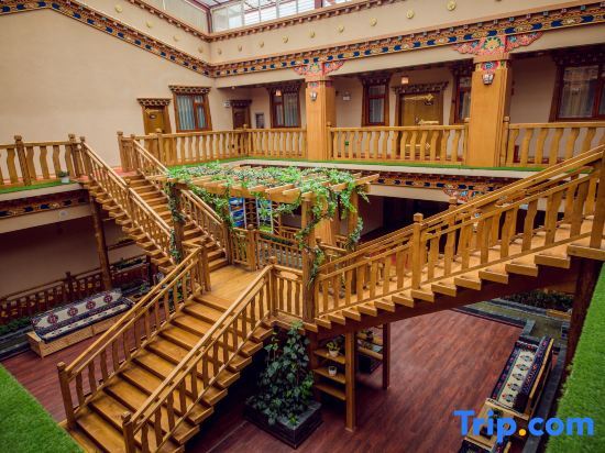 Шангри-Ла: Holy Lotus Tibetan courtyard Hotel