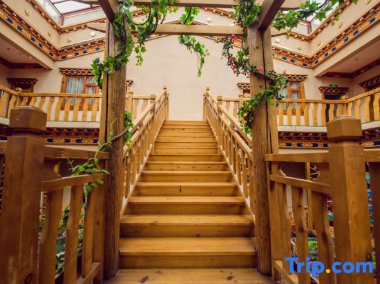 Шангри-Ла: Holy Lotus Tibetan courtyard Hotel