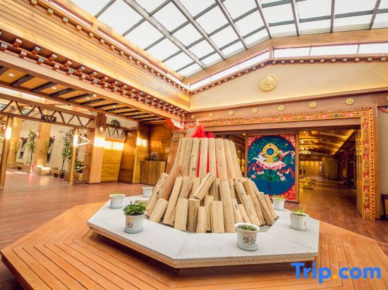 Шангри-Ла: Holy Lotus Tibetan courtyard Hotel