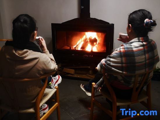 Синъи: Wanfenglin Yueran Boutique Hostel