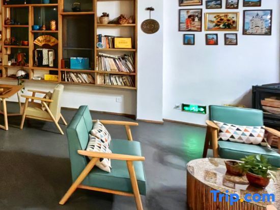 Синъи: Wanfenglin Yueran Boutique Hostel