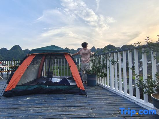 Синъи: Wanfenglin Yueran Boutique Hostel