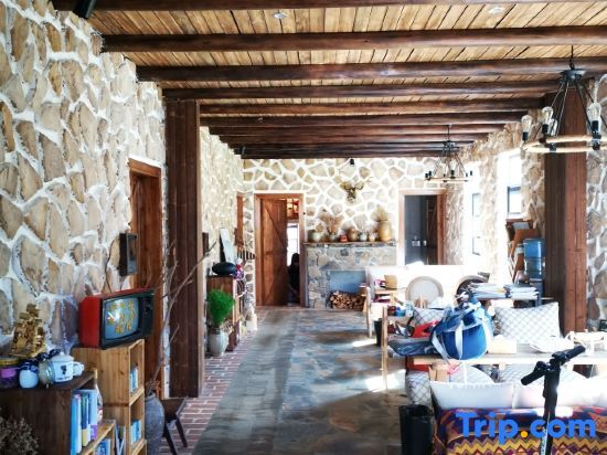 Синъи: Bashe Hostel
