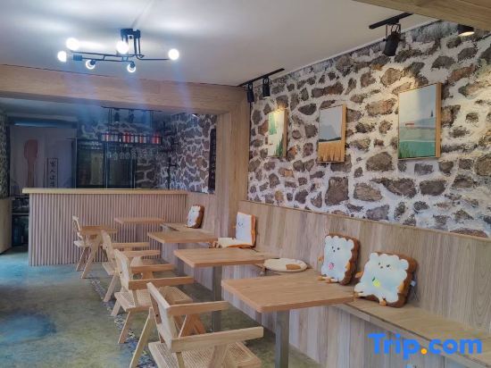Синъи: Bashe Hostel