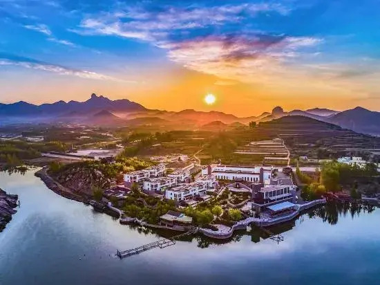 Жичжао: Yungu Xiangjiju Hot Spring Holiday Hotel